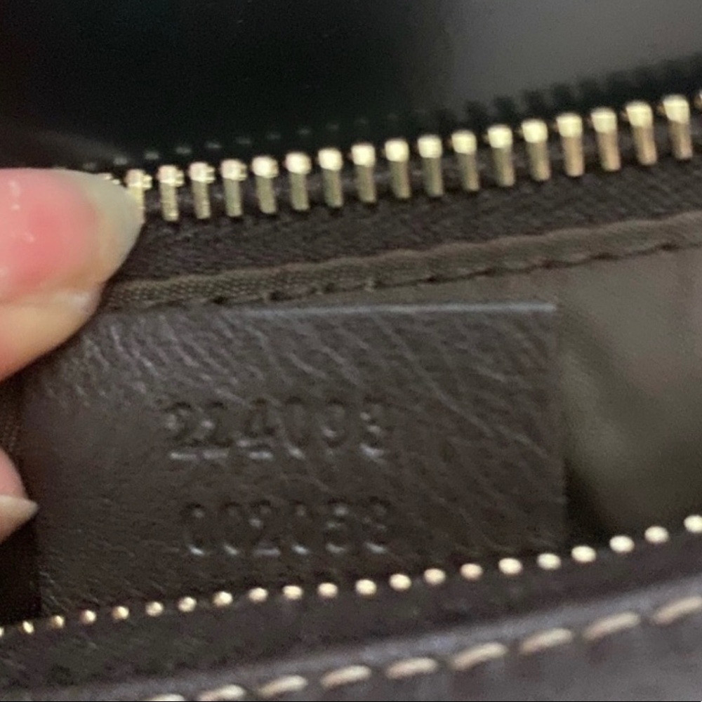 Authentic Gucci mini purse no signs of use comes with duffle bag